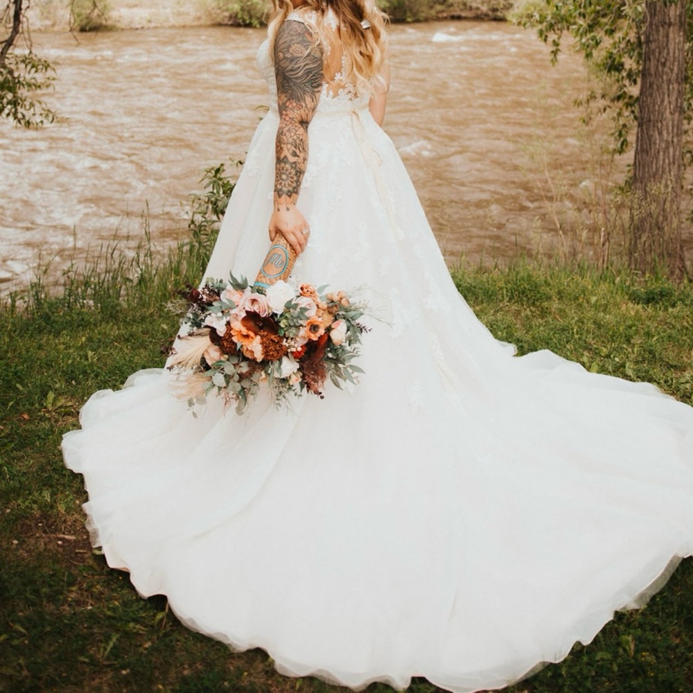 BEAUTIFUL WEDDING DRESS